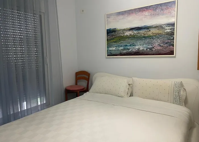 In Lalzi Bay, Lura 1 Complex *